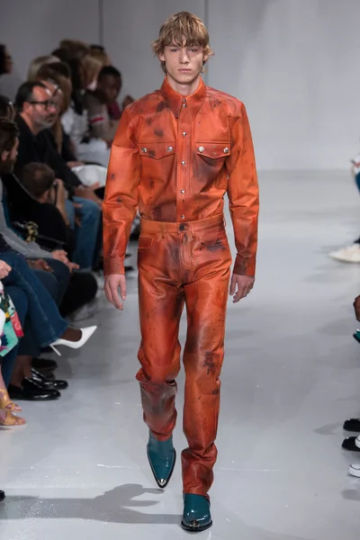 Look 25